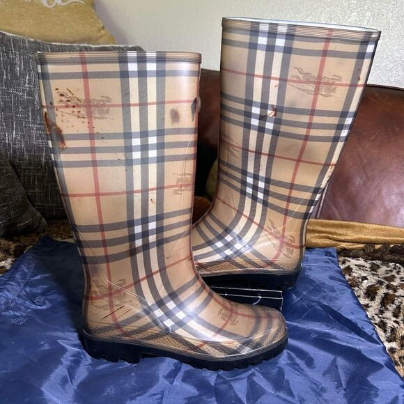 Burberry Shoes - Burberry Womens Sz 37 US 7 Nova Check Rubber Rain Boots Made in Italy damaged